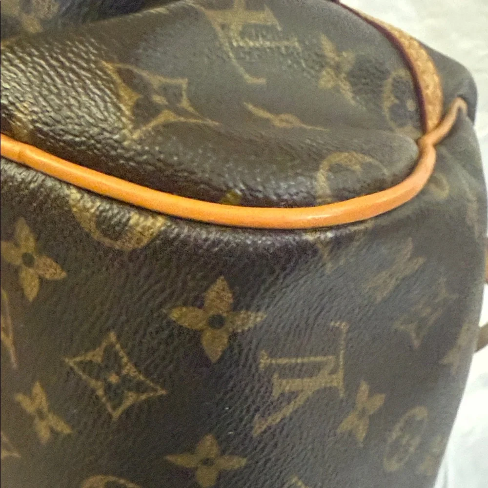 Louis Vuitton Montorgueil PM Monogram Shoulder Bag - Picture 9 of 13